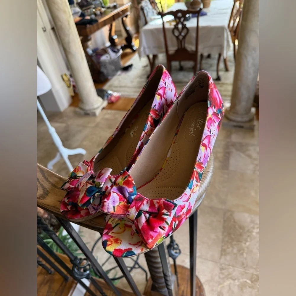 Dex flex comfort ladies floral wedges very good condition nine wide 3 inch heel